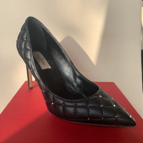 COPY - Valentino Garavani Rockstud Black Pumps - Picture 2 of 5